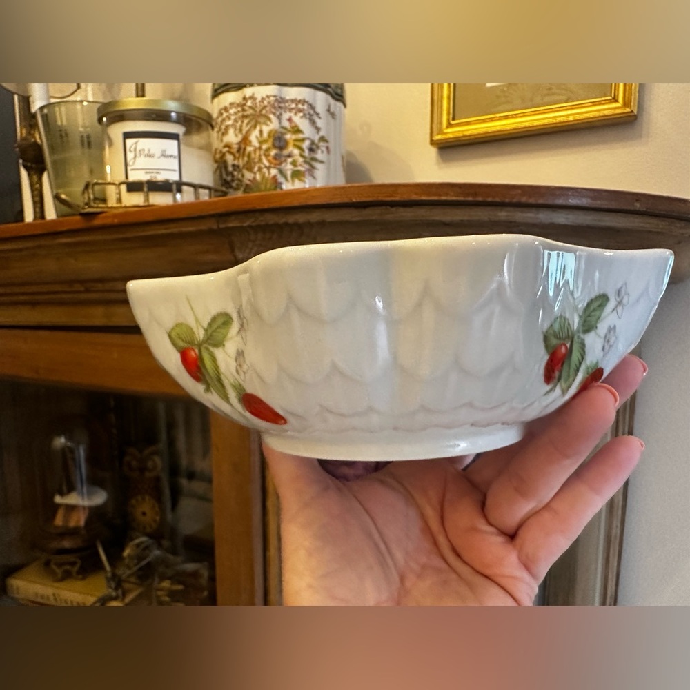 Vintage Strawberry Home Decor - Picture 9 of 16